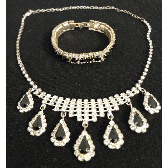 Elegant Romance 3 Piece Silver Tone Necklace Set Matching Bracelet and Earings - Picture 3 of 11